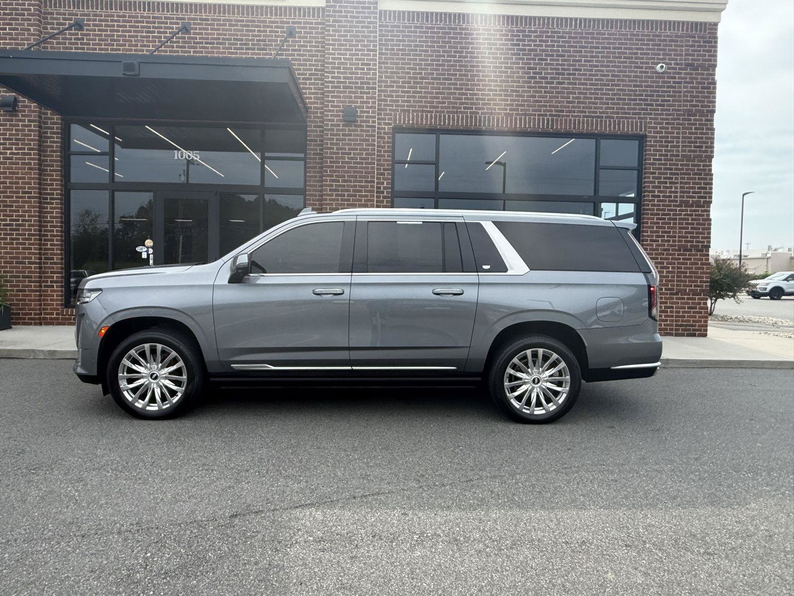 Used 2022 Cadillac Escalade ESV Premium Luxury w/ Performance Package AWD/4WD image 3