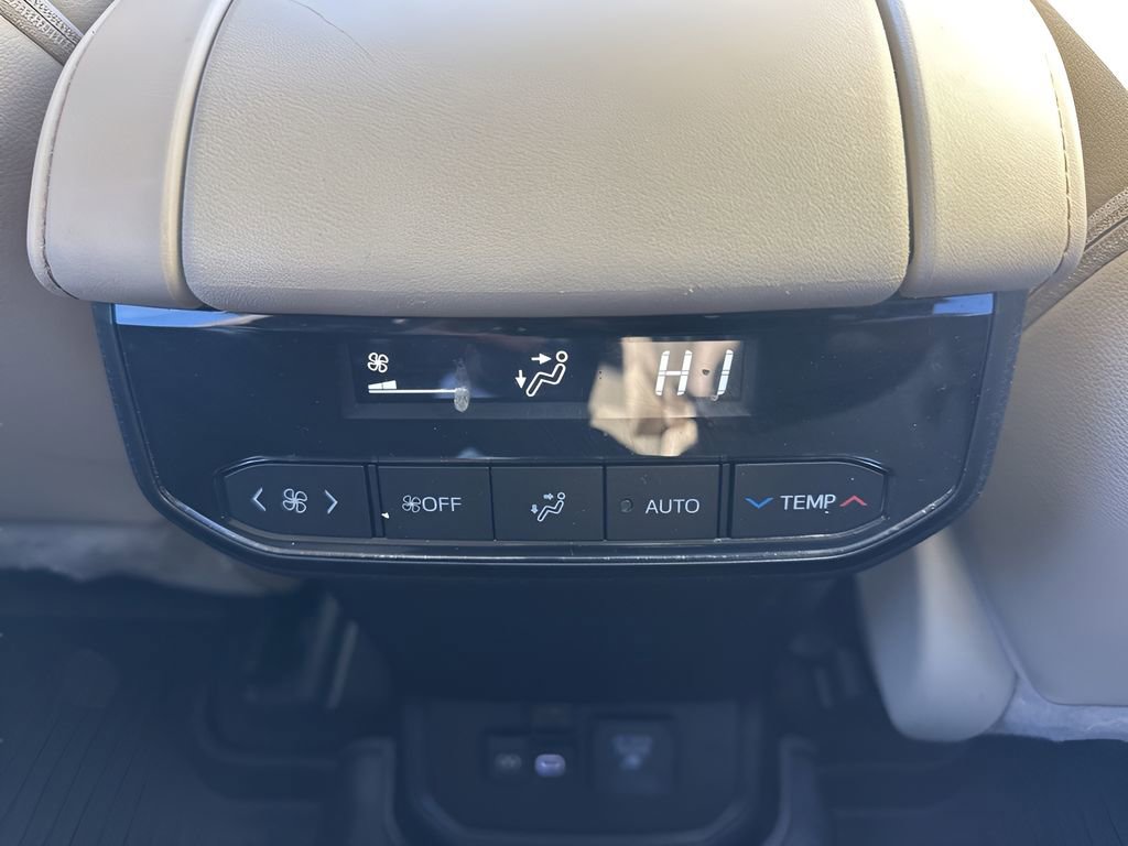 Used 2023 Toyota Highlander Limited image 15