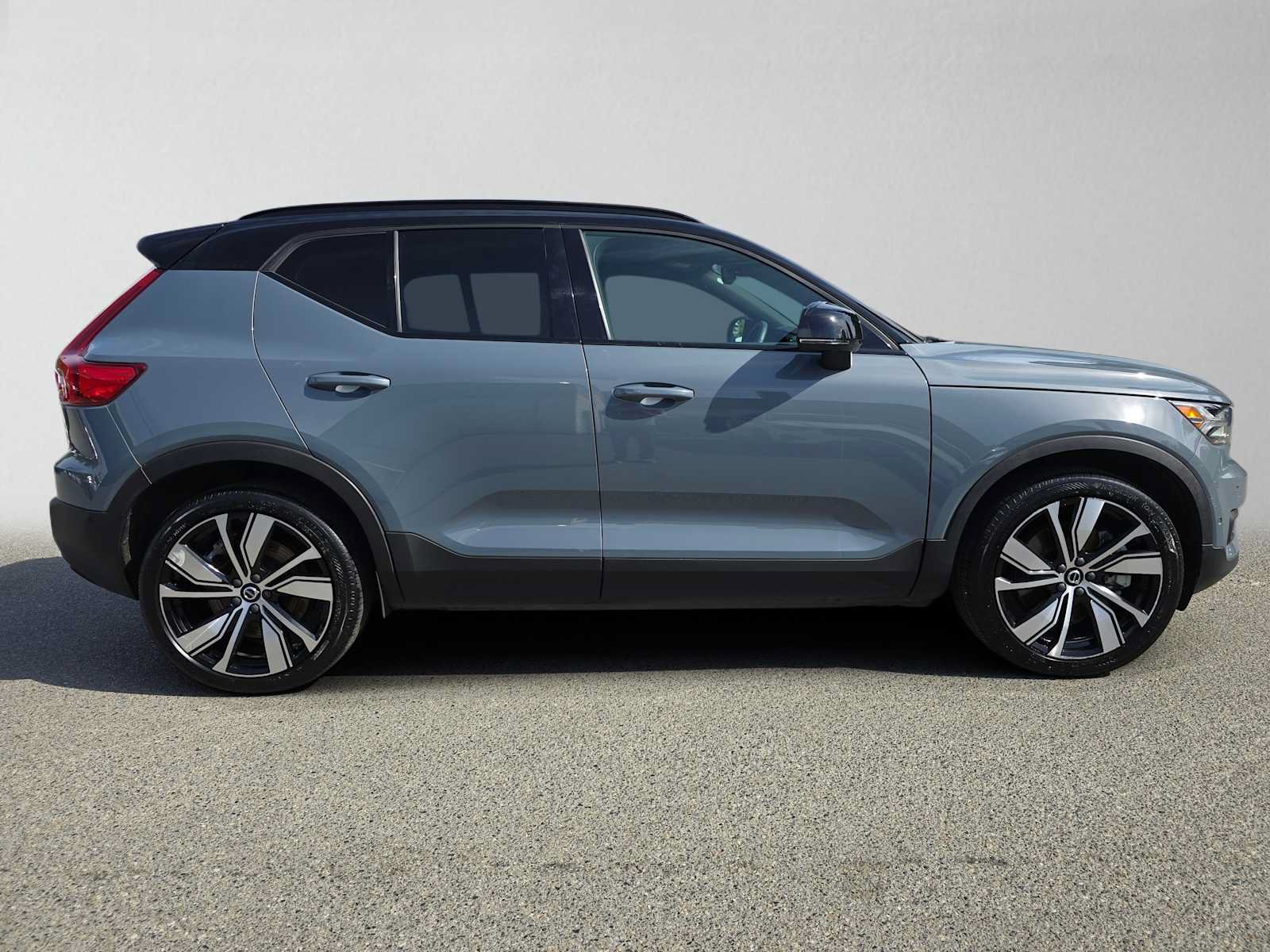 Used 2022 Volvo XC40 P8 Recharge Ultimate AWD/4WD image 2