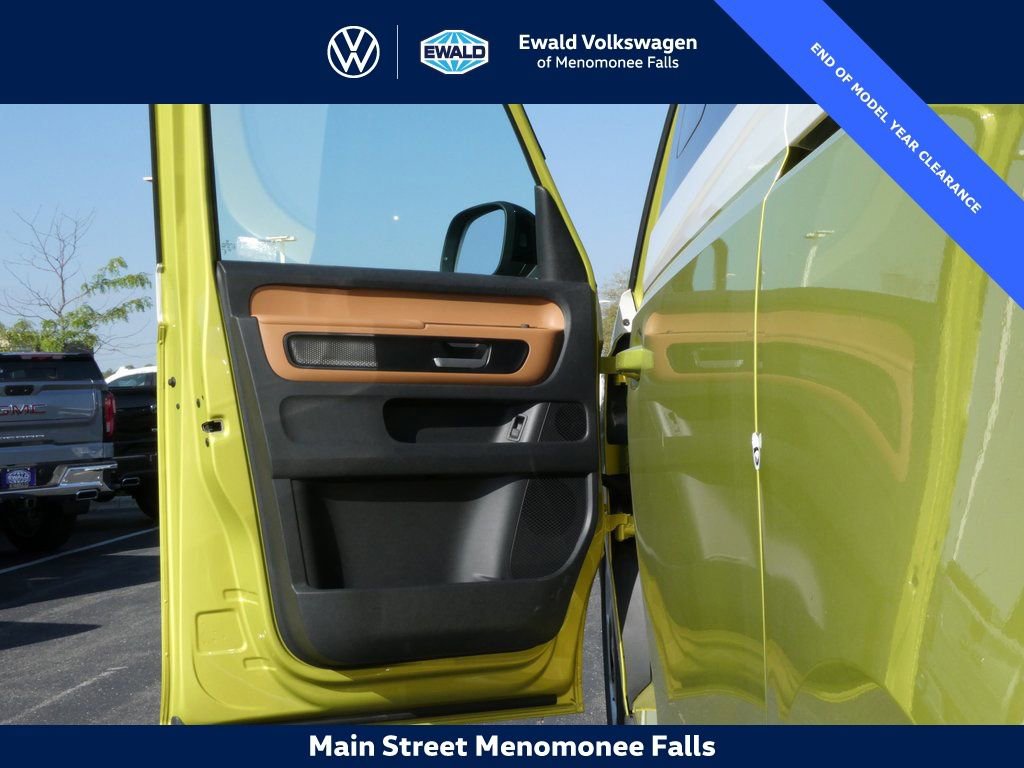New 2025 Volkswagen ID. Buzz Pro S Plus AWD/4WD image 27
