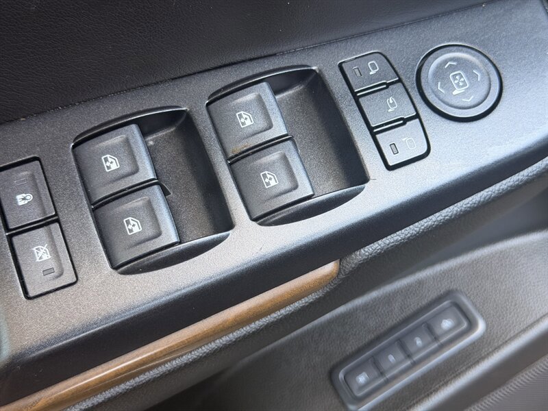 Used 2019 GMC Yukon XL Denali AWD/4WD image 14