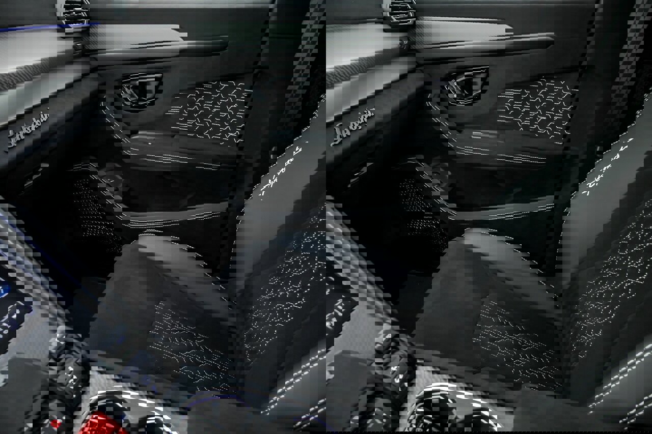 Used 2024 Lamborghini Urus Performante image 41