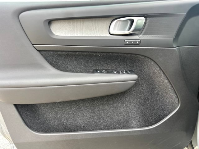 Certified 2025 Volvo XC40 B5 Plus AWD/4WD image 14