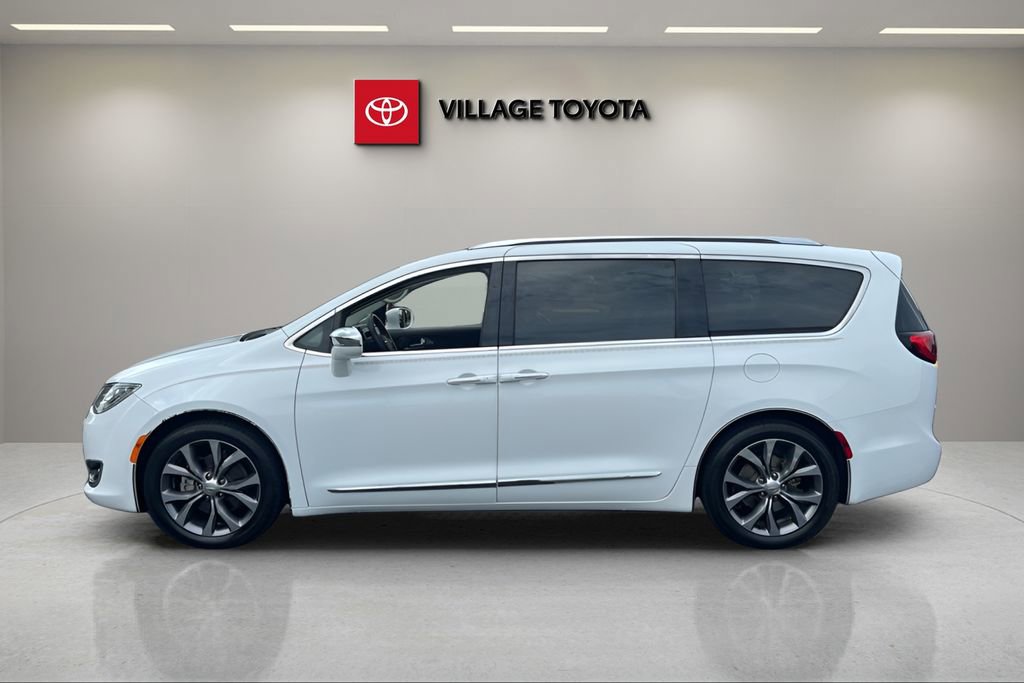 Used 2018 Chrysler Pacifica Limited FWD image 2