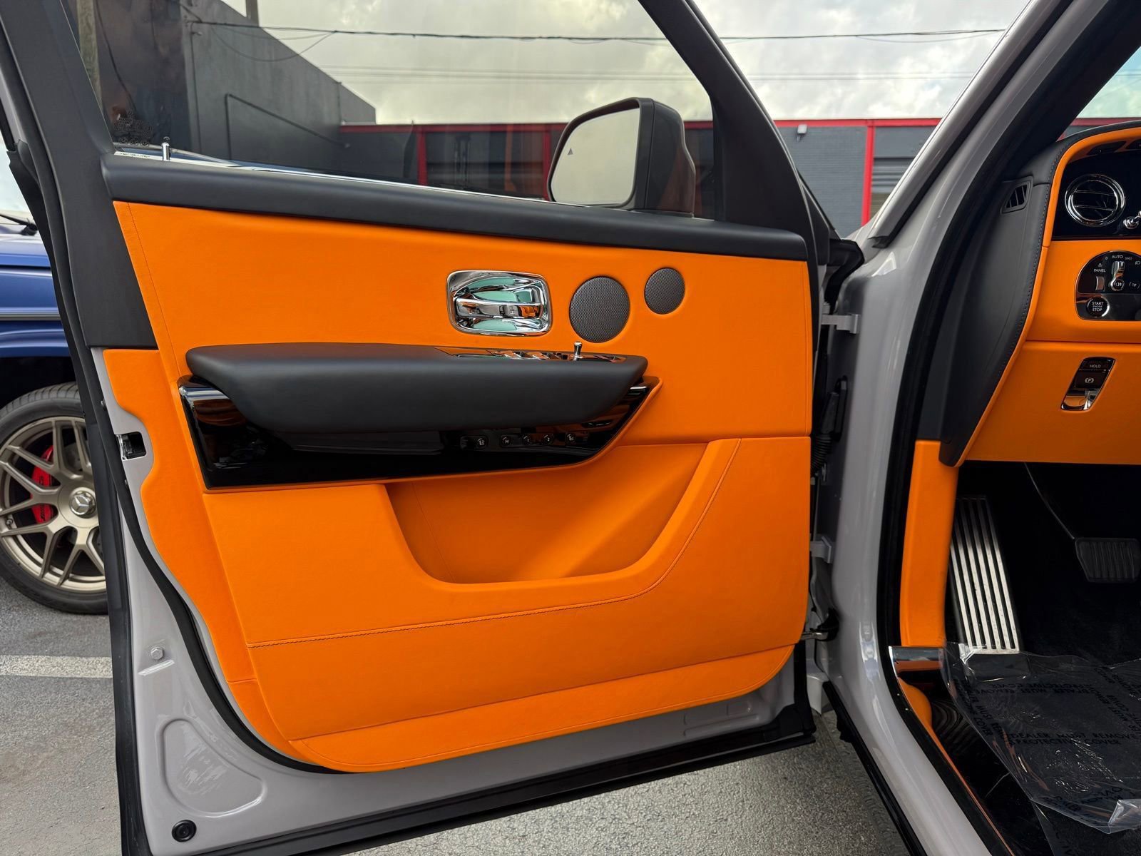 Used 2025 Rolls-Royce Cullinan image 31