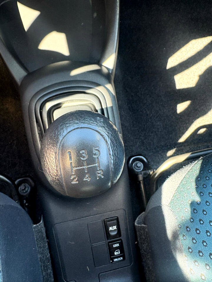 Used 2007 Toyota Yaris 2-Door Hatchback image 12
