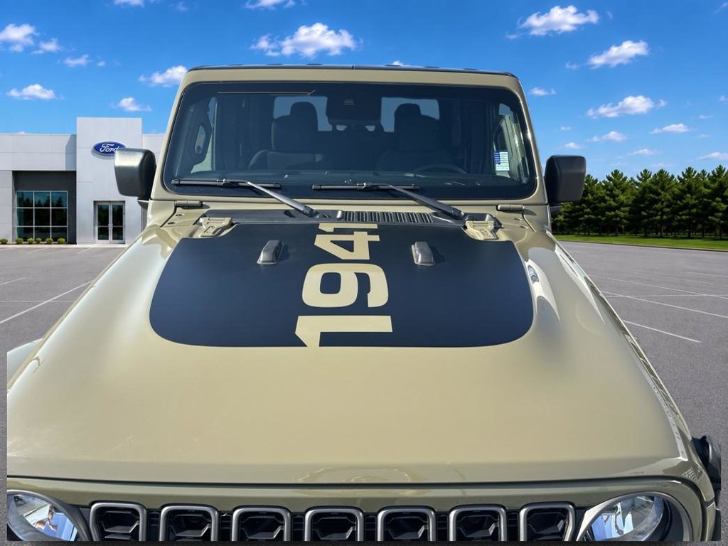 Used 2025 Jeep Gladiator Sport AWD/4WD image 4