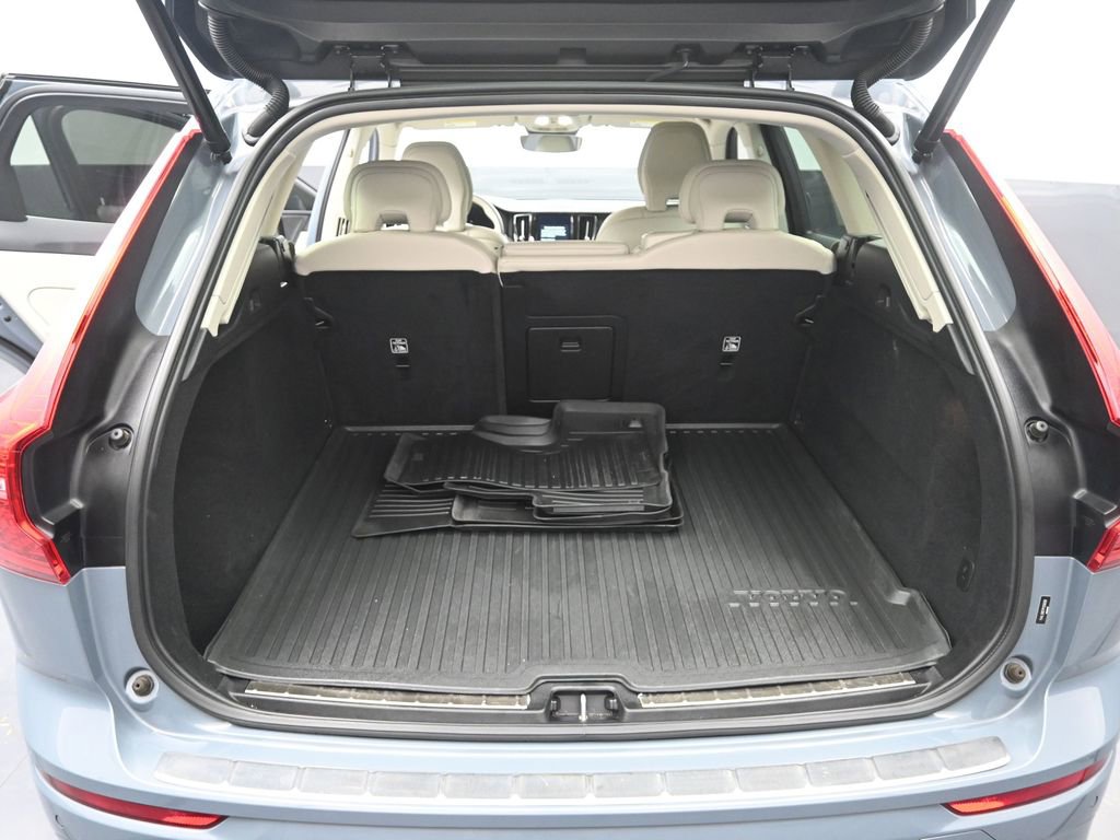 Used 2023 Volvo XC60 B5 Plus w/ Protection Package Premier image 16