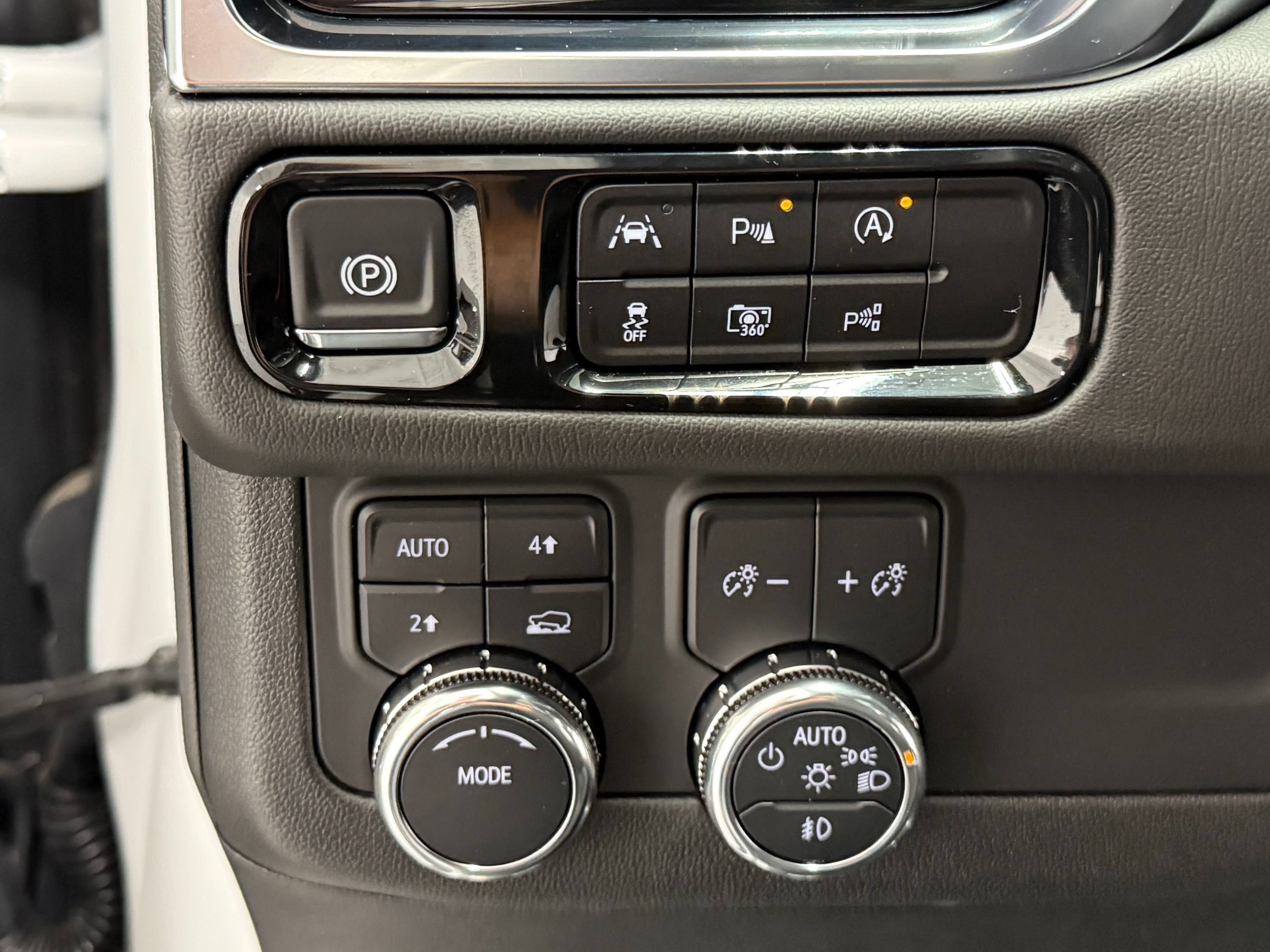 Used 2025 GMC Yukon Denali w/ Sun & Power Step Package AWD/4WD image 25