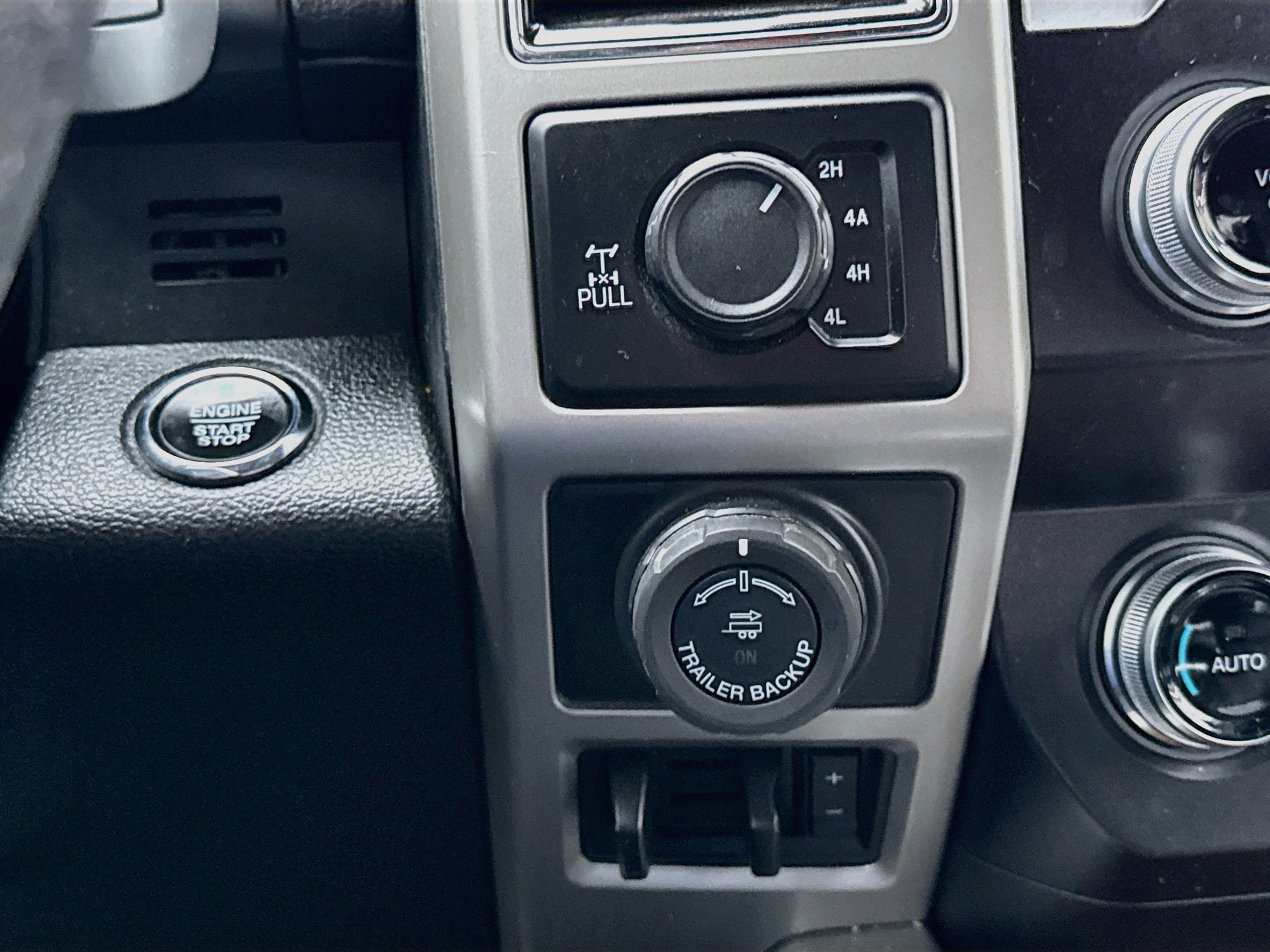 Used 2019 Ford F150 Lariat w/ Equipment Group 502A Luxury AWD/4WD image 16