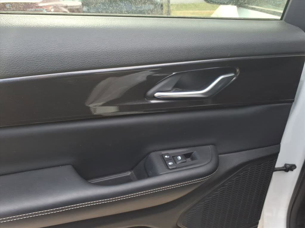 Used 2023 Jeep Grand Cherokee L Laredo RWD image 8