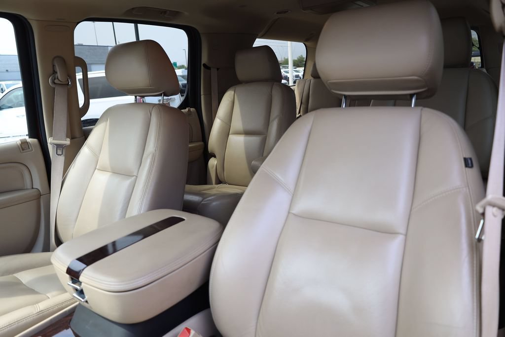Used 2011 Cadillac Escalade ESV Premium AWD/4WD image 16