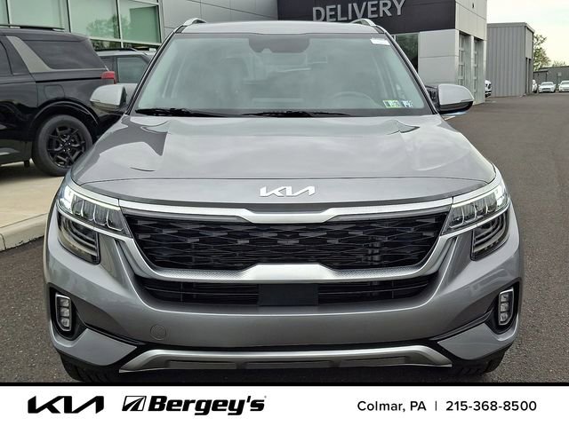 Certified 2023 Kia Seltos SX w/ SX Sunroof Package AWD/4WD image 2