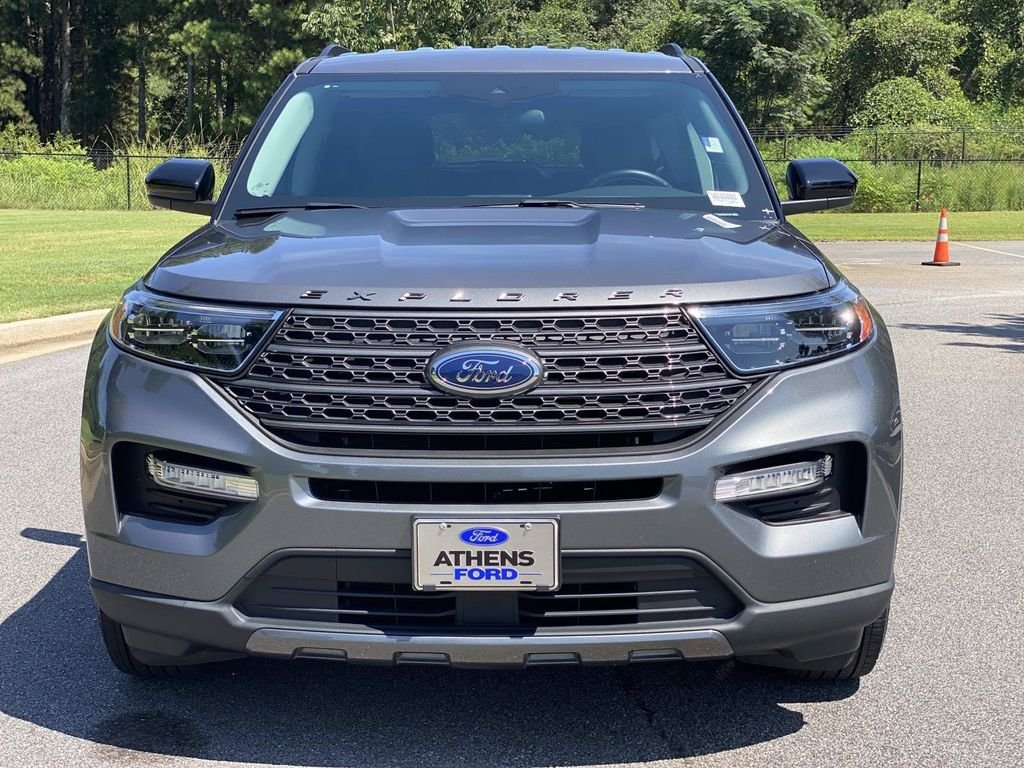 Used 2024 Ford Explorer XLT w/ Equipment Group 202A RWD image 11