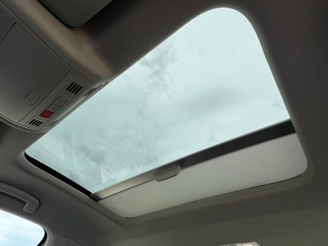 Used 2017 Volkswagen Golf Wolfsburg Edition image 34