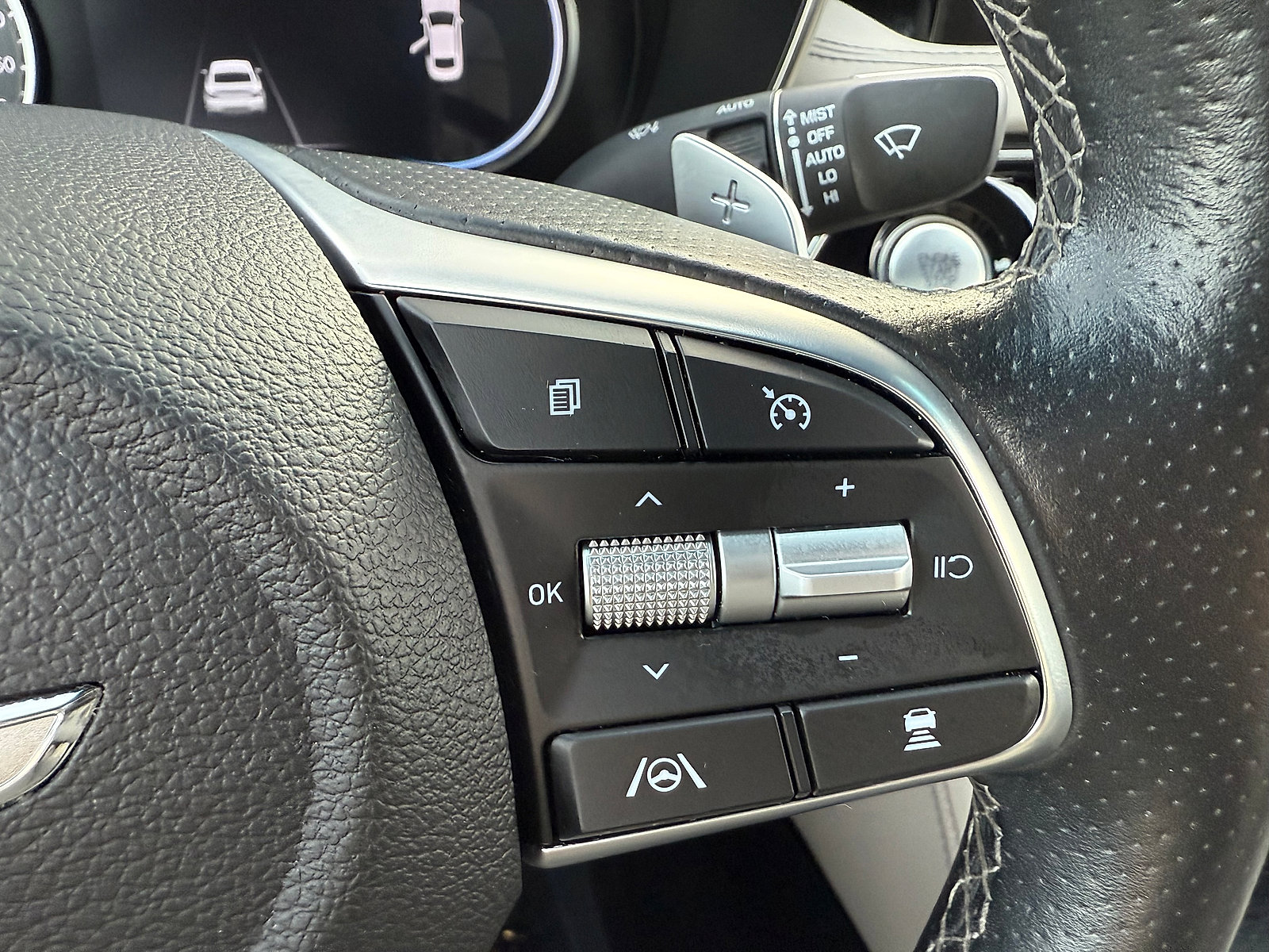 Used 2023 Genesis G70 2.0T w/ Sport Prestige Package image 19