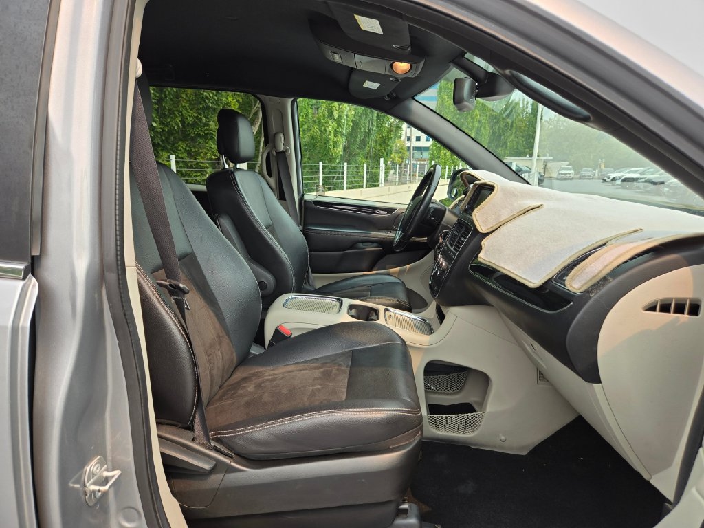 Used 2019 Dodge Grand Caravan SXT FWD image 11
