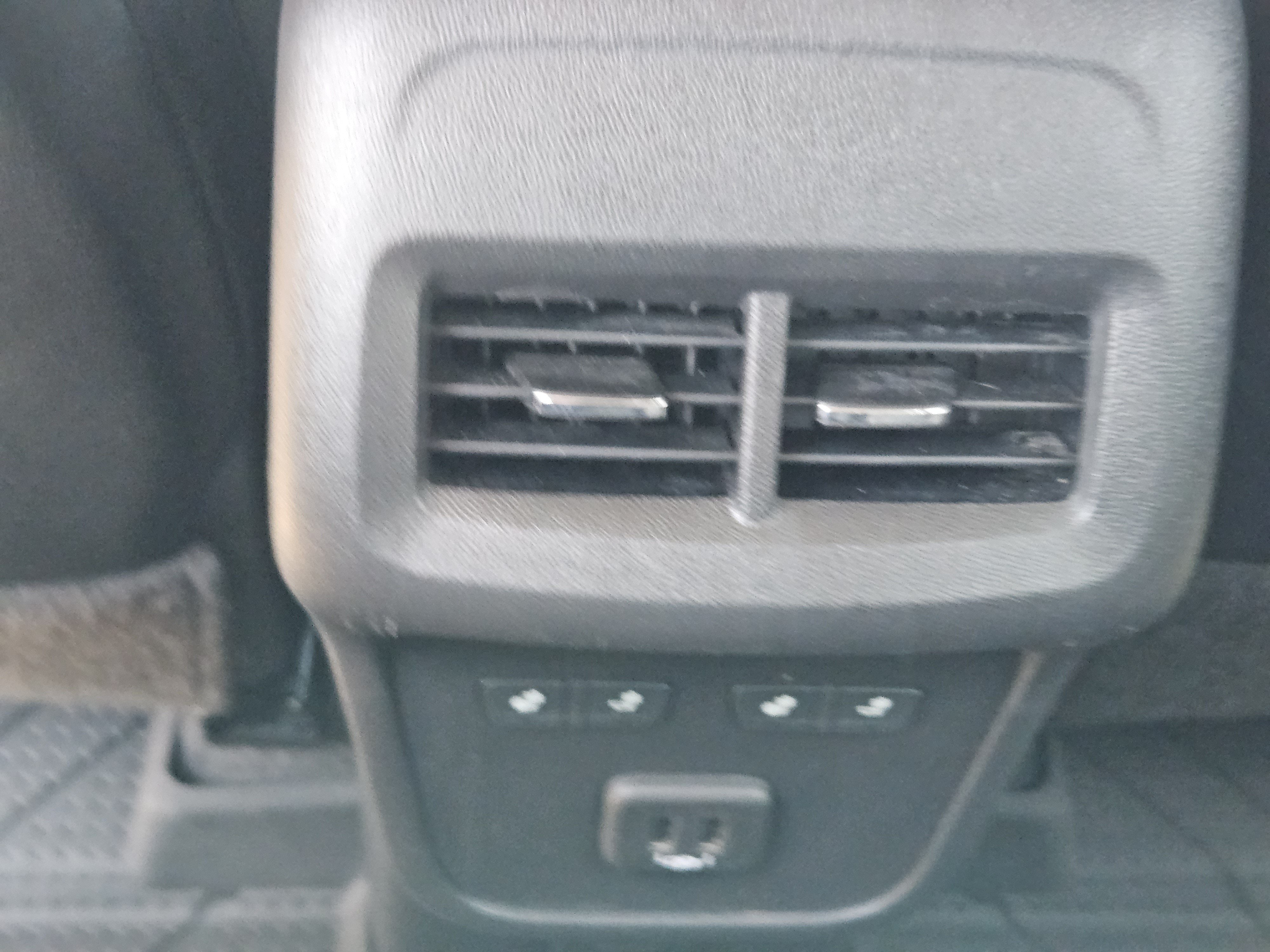 Used 2020 Chevrolet Equinox Premier FWD image 28