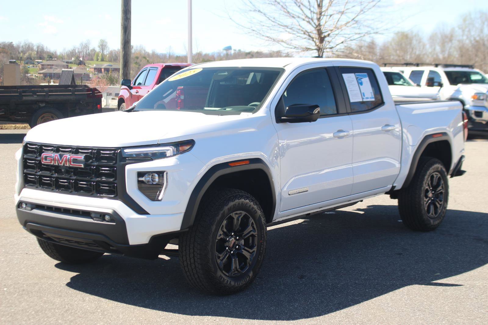 Used 2025 GMC Canyon Elevation w/ Convenience Package image 3