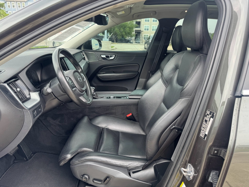 Used 2019 Volvo XC60 T5 Momentum w/ Multimedia Package AWD/4WD image 11