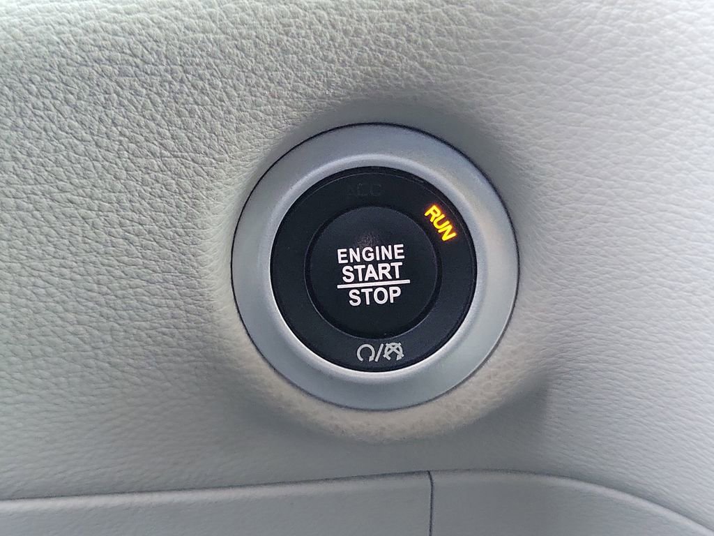 Certified 2024 Chrysler Pacifica Limited FWD image 15