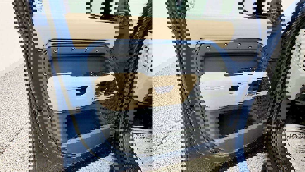 Used 2023 Land Rover Defender 110 X-Dynamic SE image 11