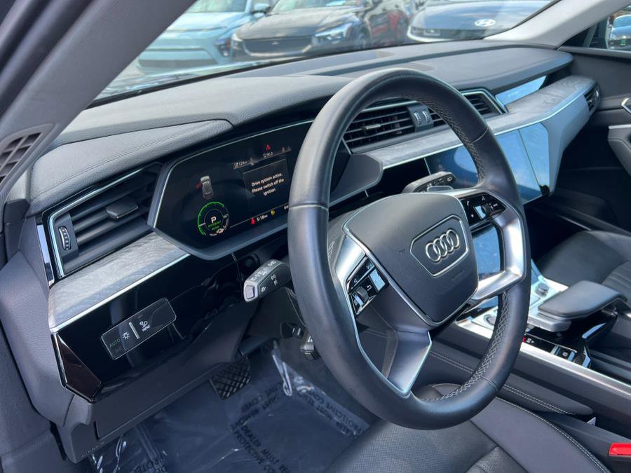 Used 2023 Audi e-tron Premium Plus w/ Premium Plus Package image 11