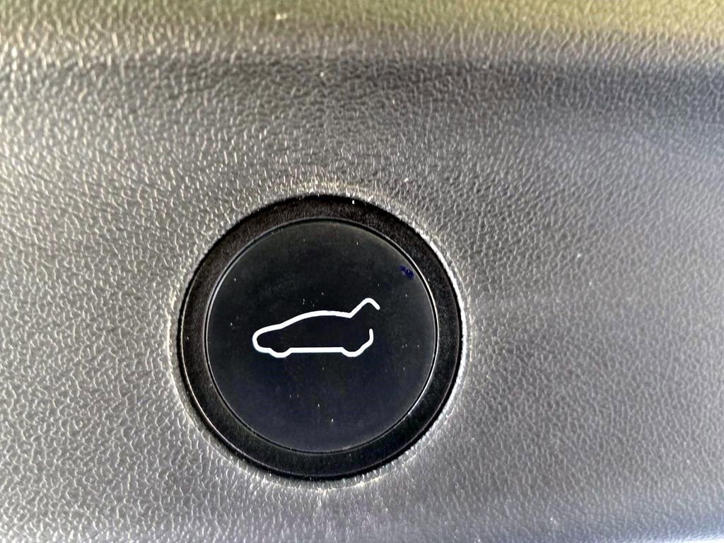 Used 2022 Tesla Model Y Performance image 31