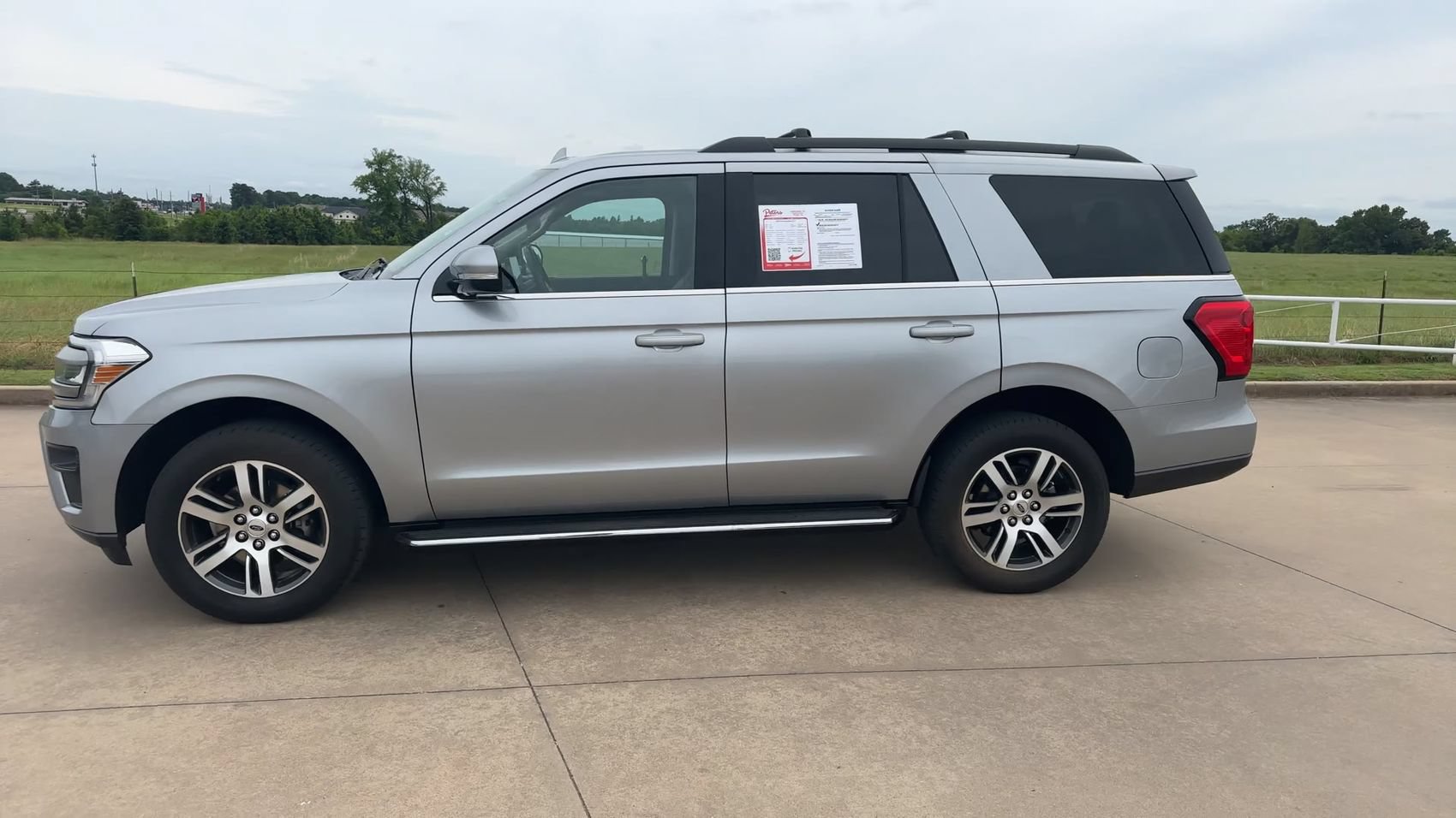 Used 2023 Ford Expedition XLT RWD image 6
