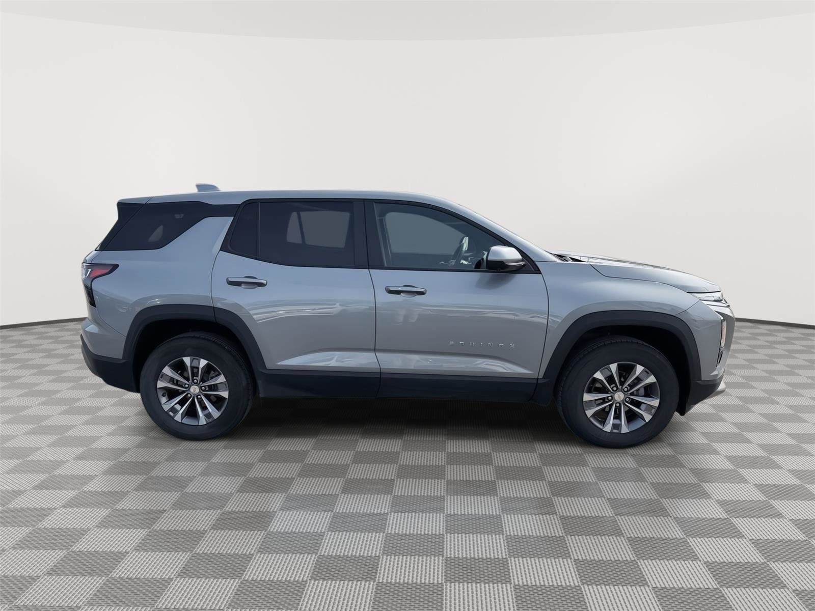 Used 2025 Chevrolet Equinox LT w/ Safety and Technology Package image 4