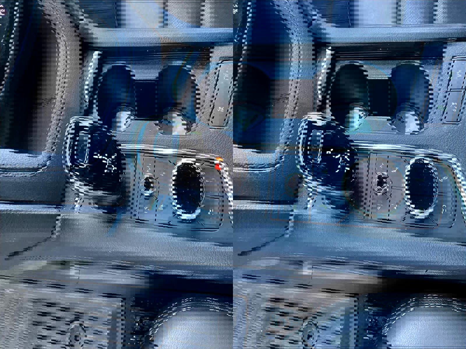 Used 2021 Cadillac XT5 Sportv w/ LPO, ONYX Package image 18