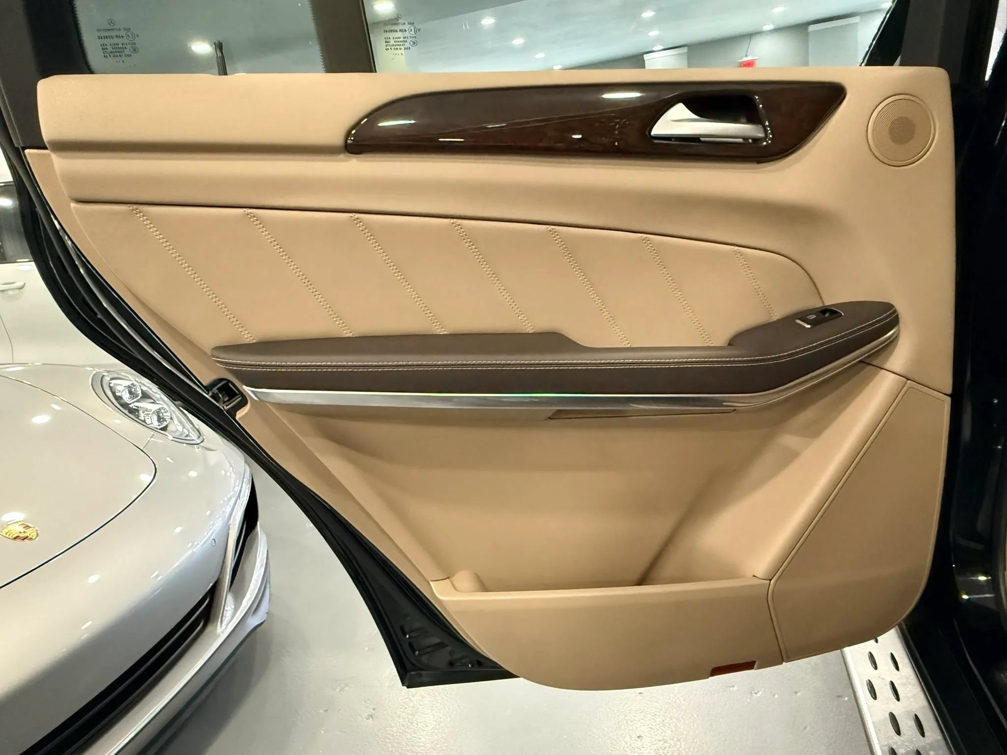 Used 2014 Mercedes-Benz GL 450 4MATIC image 29