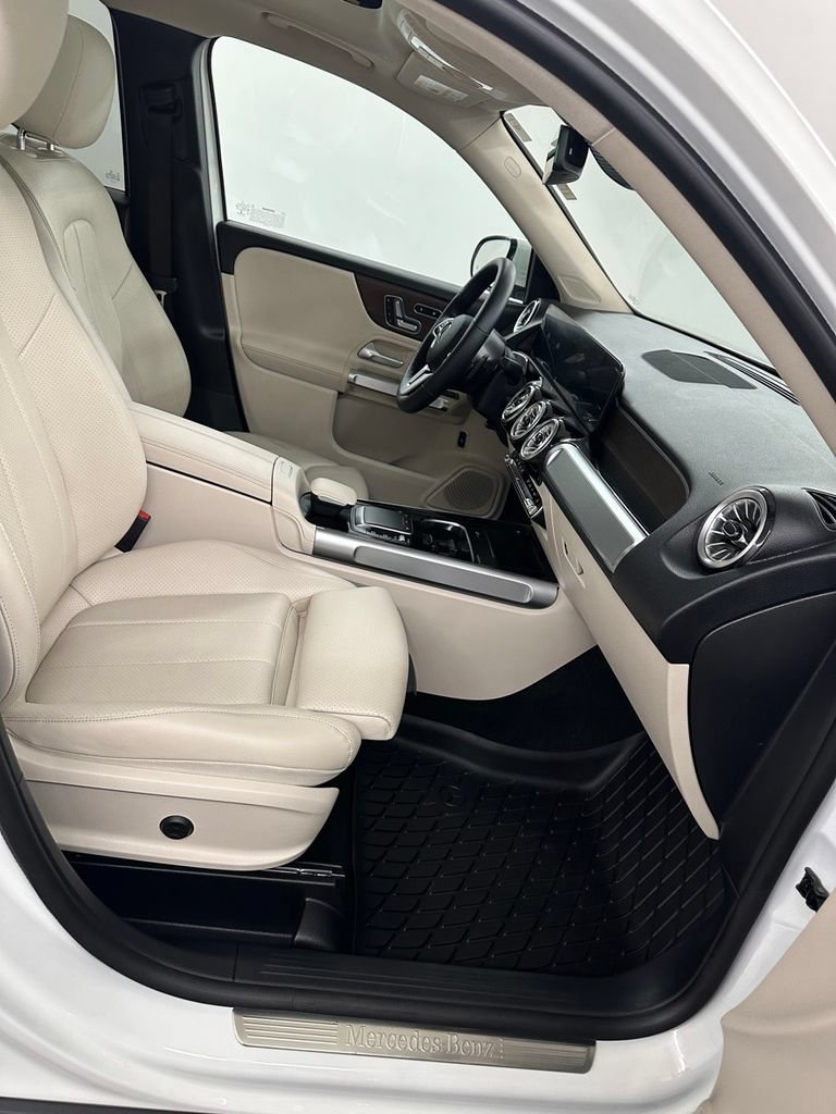 Used 2022 Mercedes-Benz GLB 250 4MATIC image 35