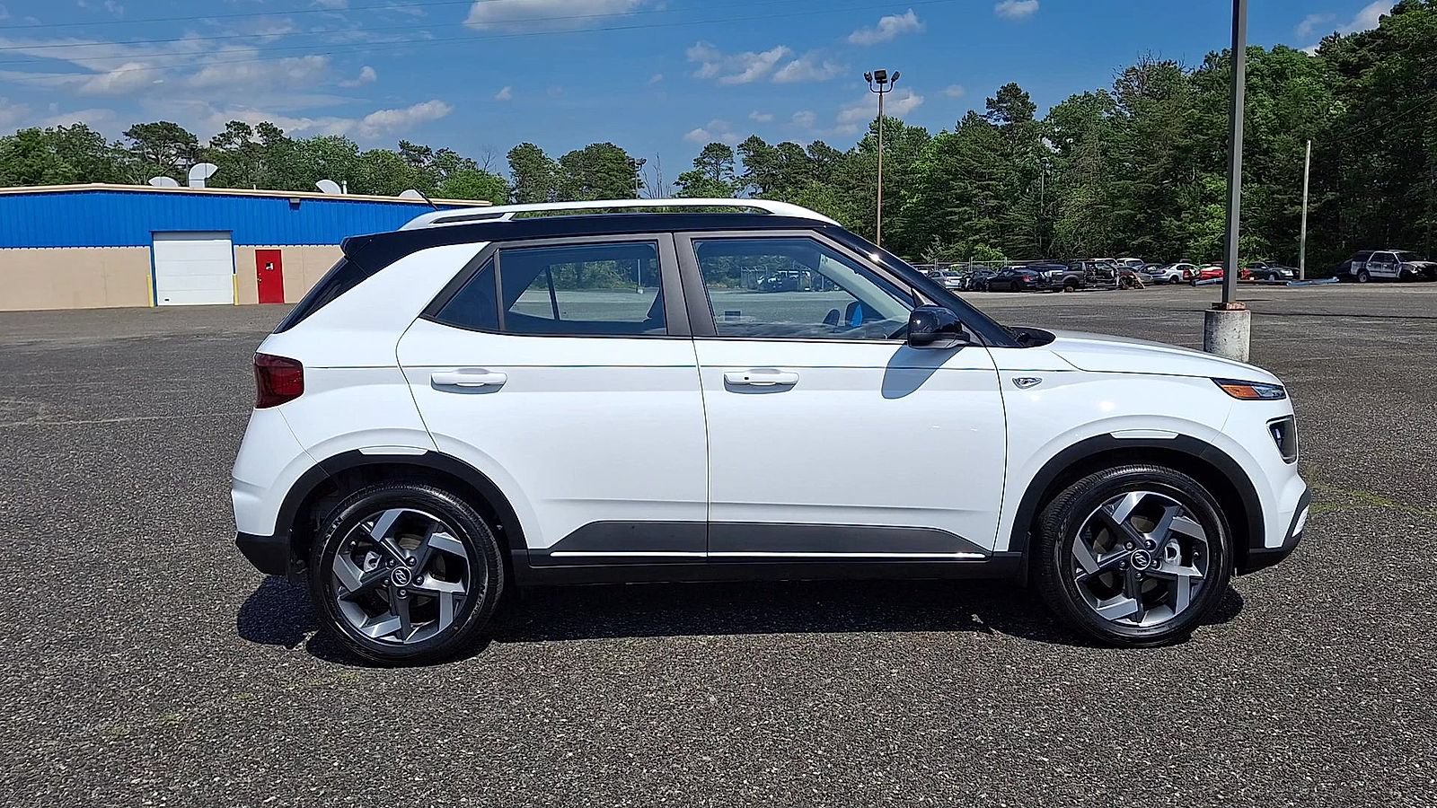 Certified 2025 Hyundai Venue Limited FWD image 9
