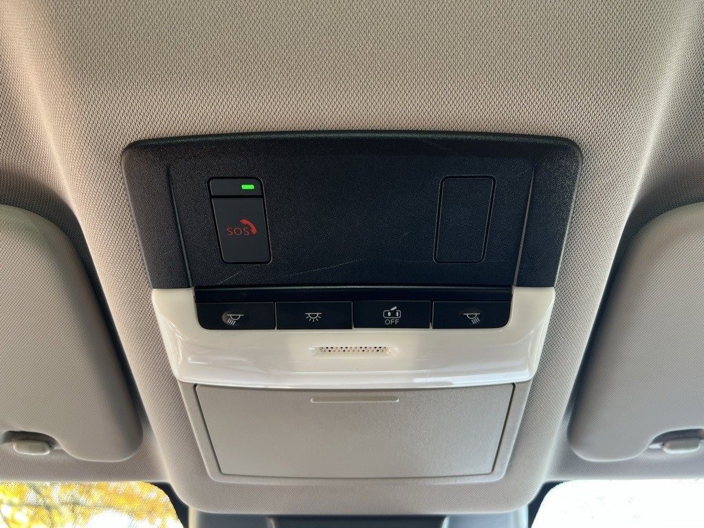 Used 2023 Nissan Rogue SV image 25