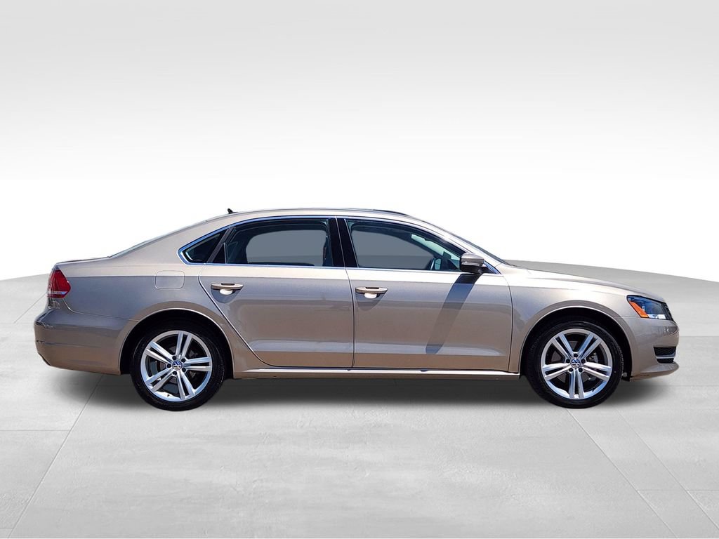 Used 2015 Volkswagen Passat TDI SE FWD image 2