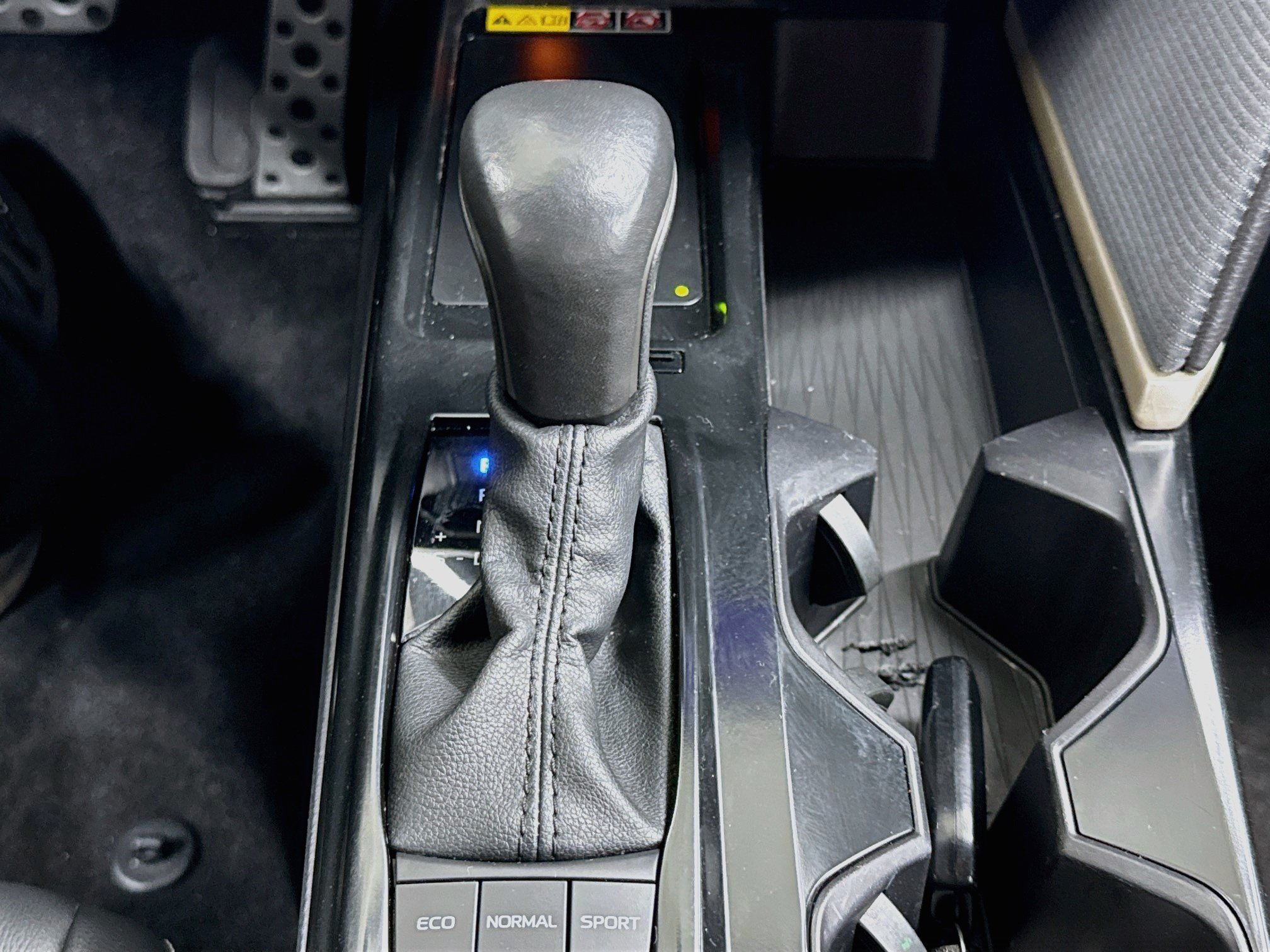Used 2025 Toyota Camry SE FWD image 25