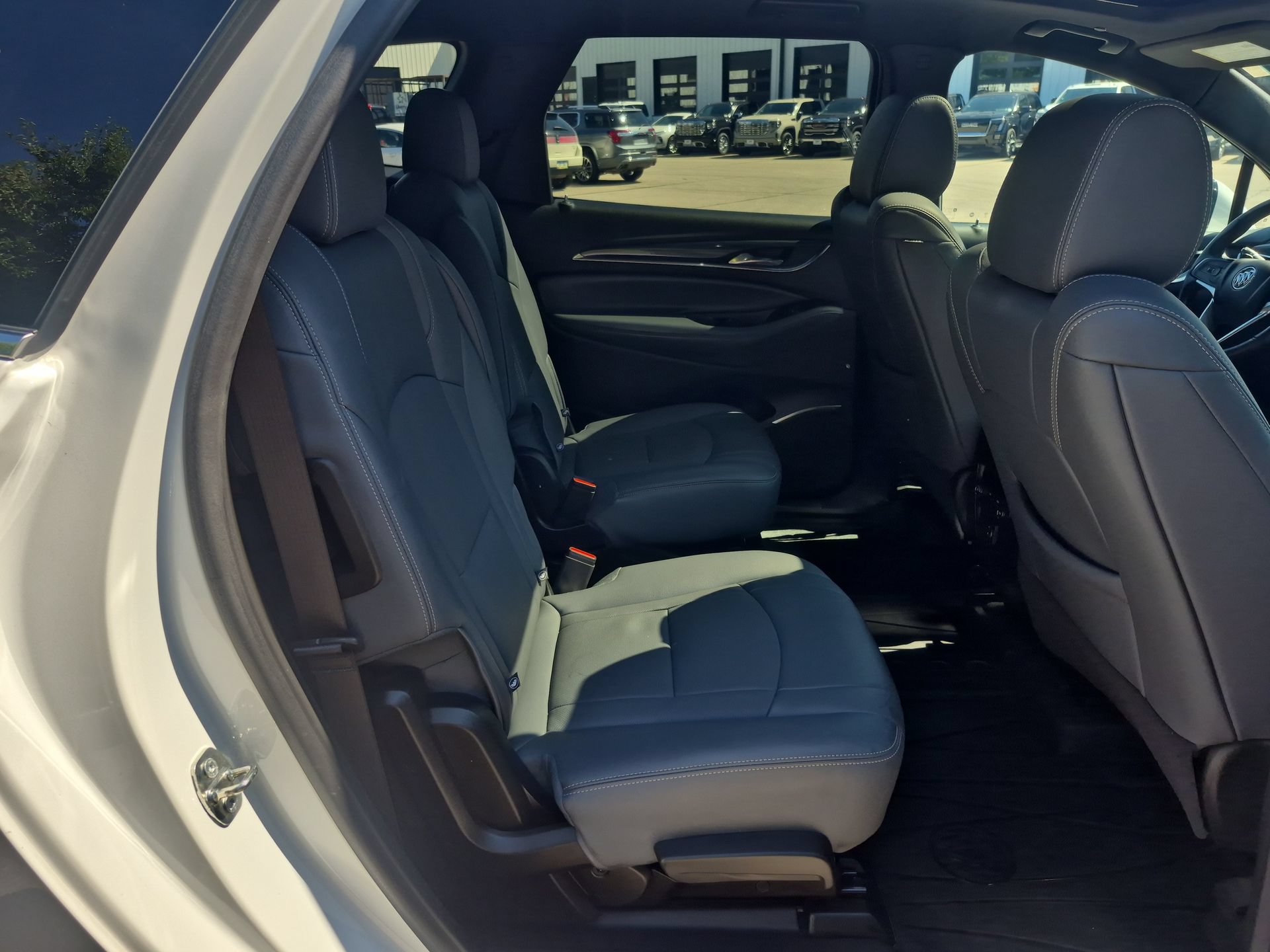 Used 2024 Buick Enclave Essence w/ Experience Buick Package AWD/4WD image 28