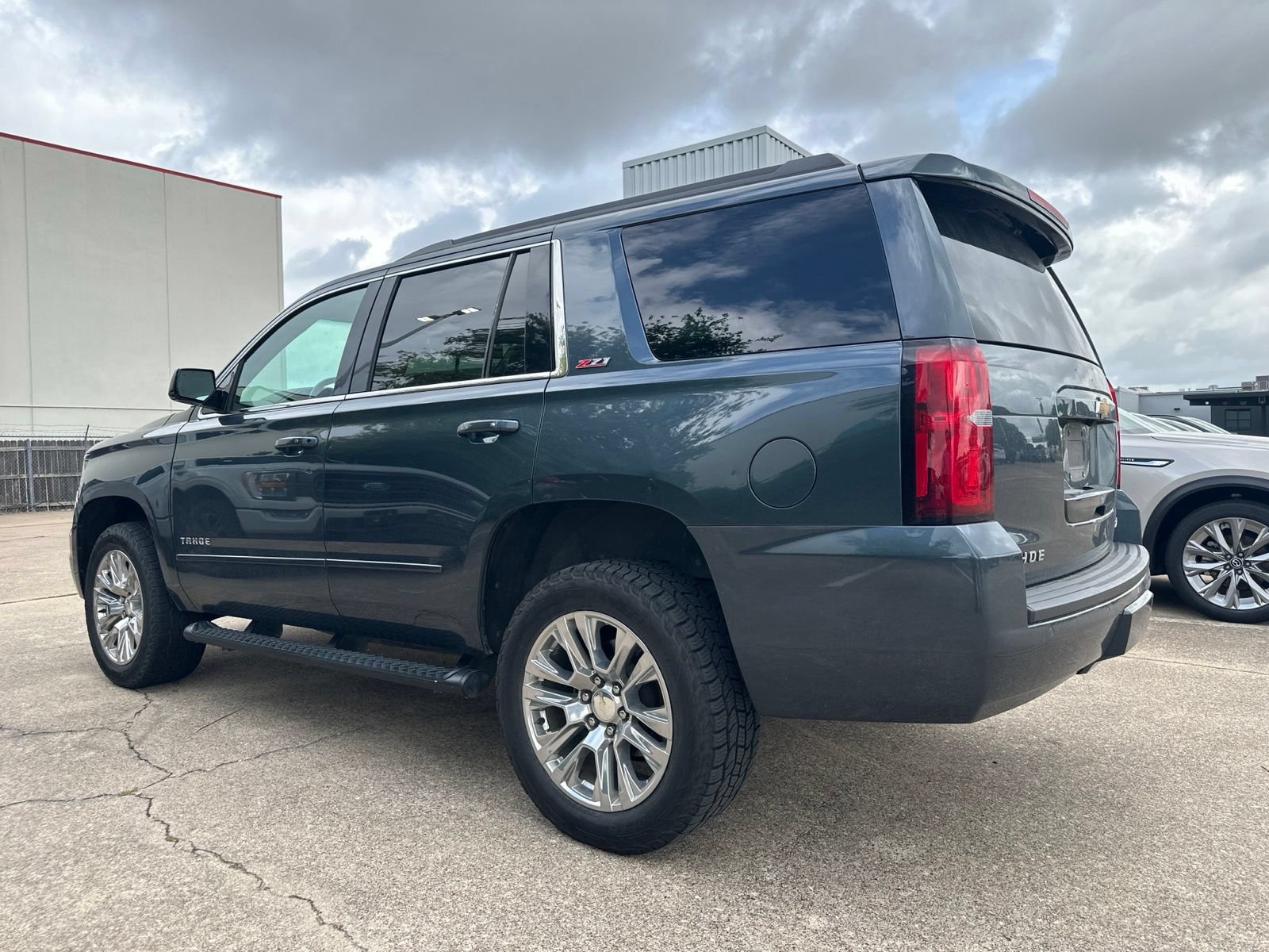 Used 2020 Chevrolet Tahoe LT w/ Luxury Package AWD/4WD image 6