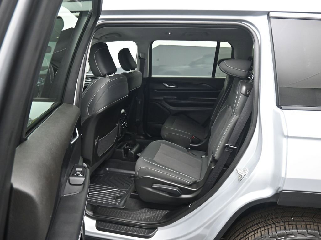 Used 2023 Jeep Grand Cherokee L Laredo AWD/4WD image 34