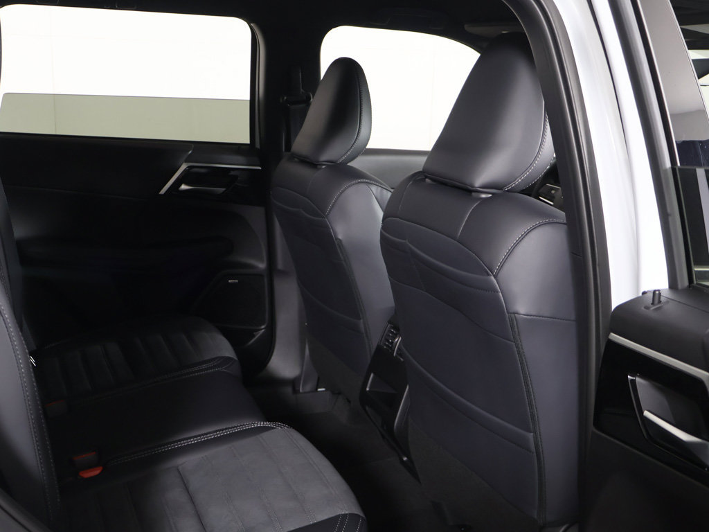 New 2026 Mitsubishi Outlander LE FWD image 29