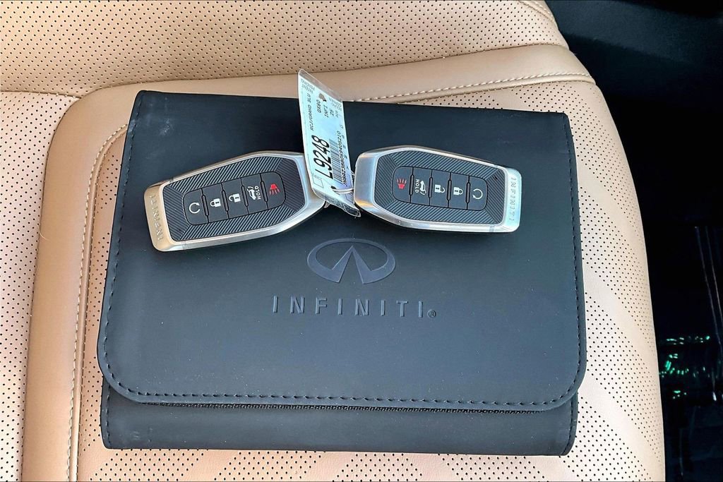 Used 2025 INFINITI QX80 Luxe image 11