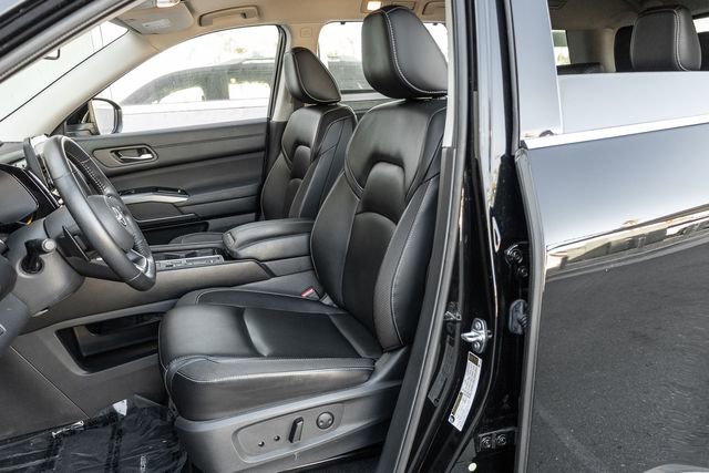 Used 2023 Nissan Pathfinder SL image 12