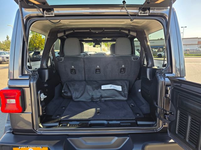 Used 2025 Jeep Wrangler Unlimited Rubicon w/ Convenience Group AWD/4WD image 13
