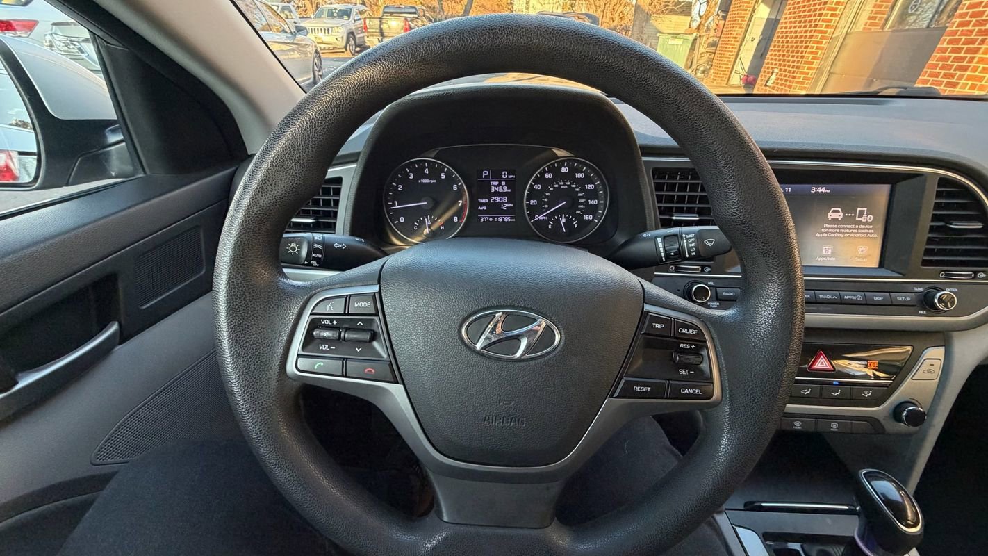 Used 2017 Hyundai Elantra SE image 11