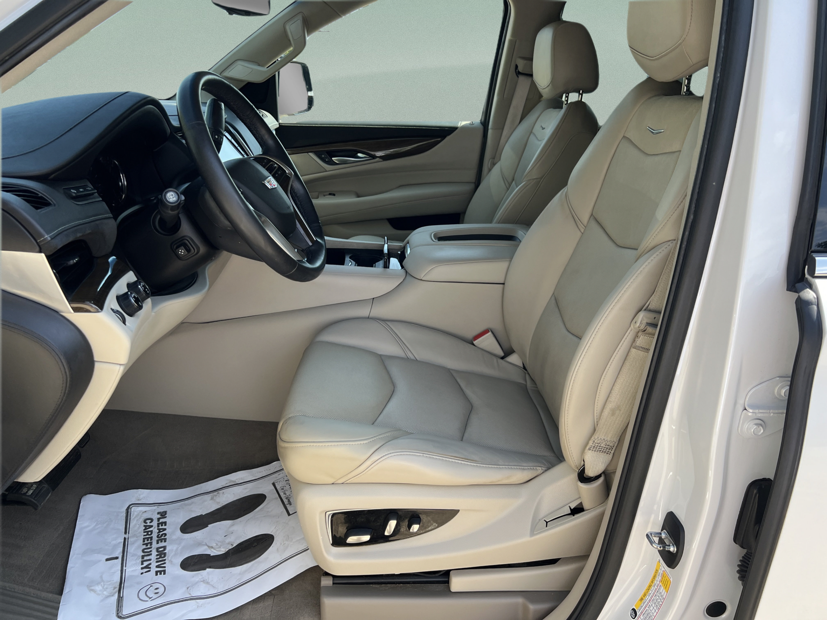 Used 2019 Cadillac Escalade ESV Luxury AWD/4WD image 10
