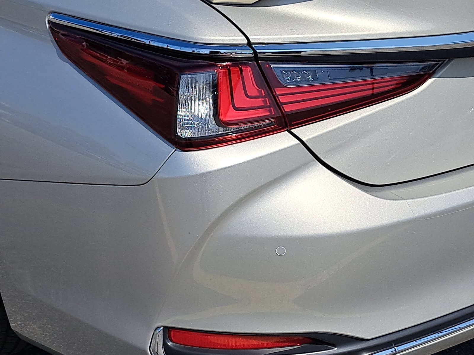 Used 2024 Lexus ES 300h w/ Premium Package FWD image 36