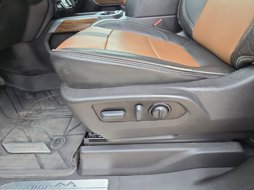 Used 2022 Chevrolet Silverado 1500 High Country w/ Technology Package image 29