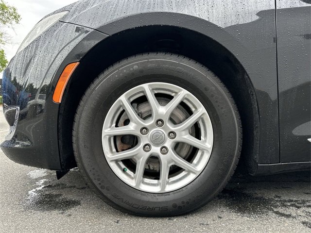 Used 2020 Chrysler Pacifica Touring-L image 11