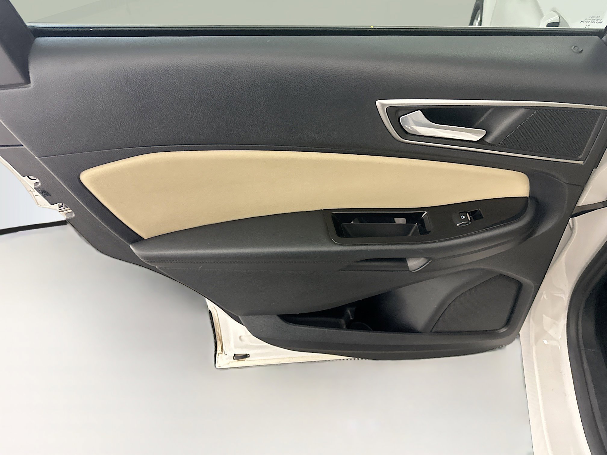 Used 2016 Ford Edge SEL w/ Equipment Group 201A AWD/4WD image 26